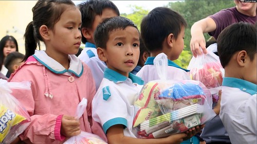 Gánh nặng học phí từ trường công | Vietnam Fraternité