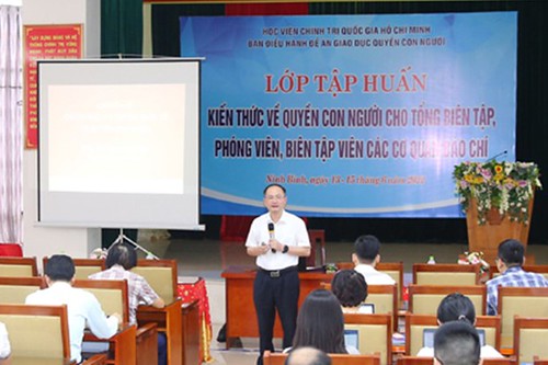 Tập huấn về quyền con người cho các Ban biên tập báo chí | Vietnam Fraternité