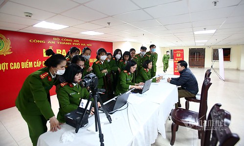 "Thi đua" làm căn cước công dân... | Vietnam Fraternité