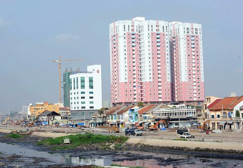 Giới trẻ Việt Nam chôn giấc mơ cả đời vào một căn nhà | Vietnam Fraternité