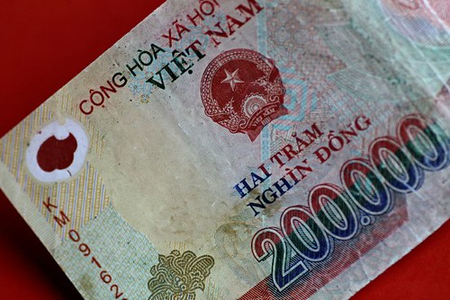 Việt Nam : thao túng tiền tệ, phá giá, trái thanh long và nạn giang hồ | Vietnam Fraternité