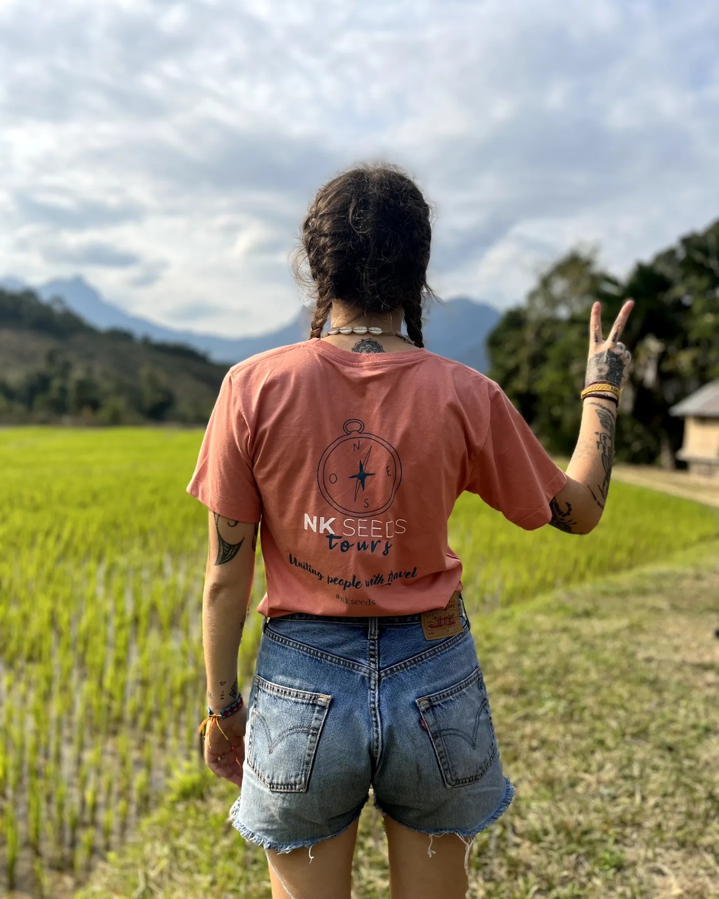 Une femme dans une rizière, au Laos