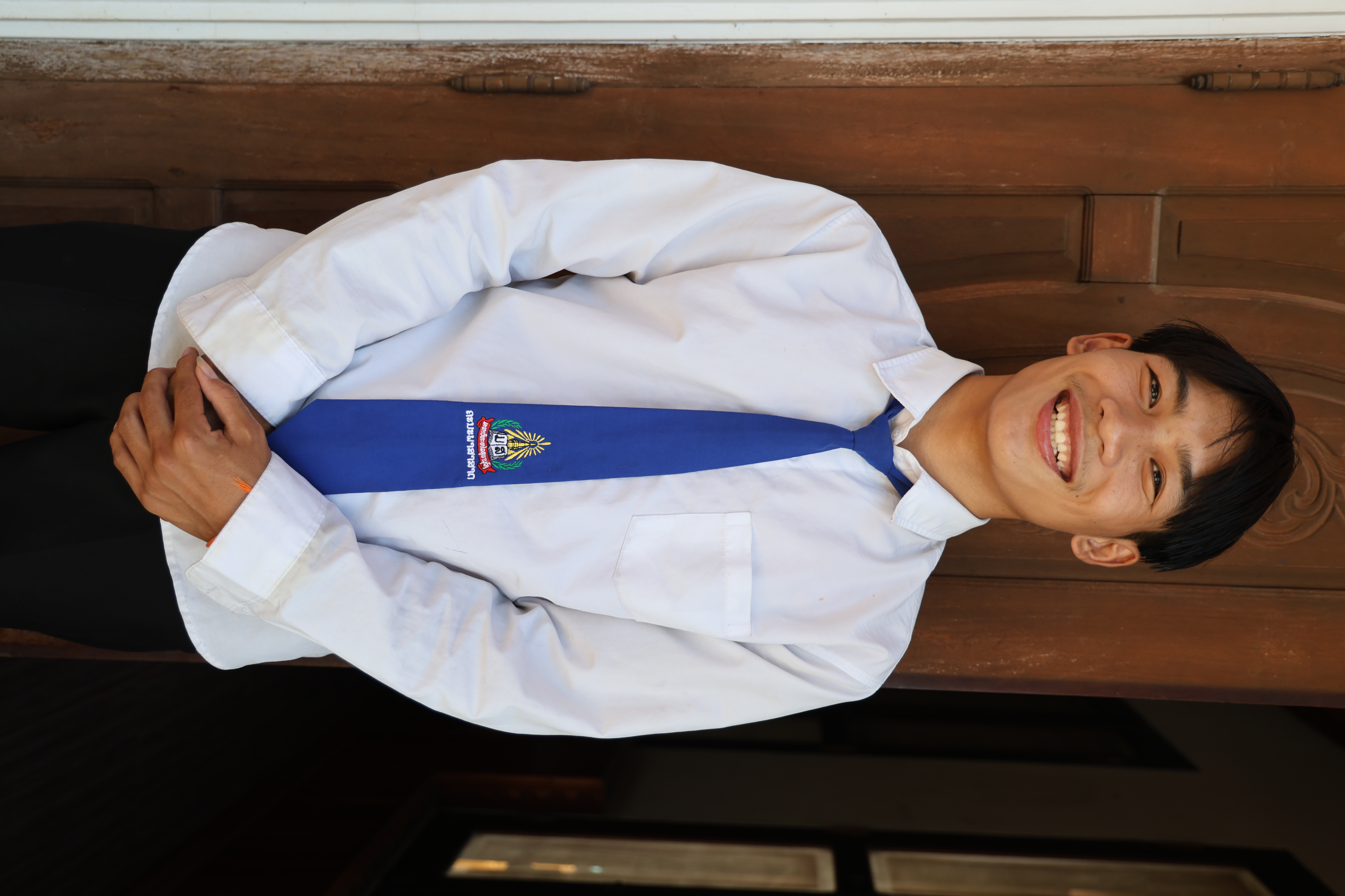 Nickko en uniforme de l’université