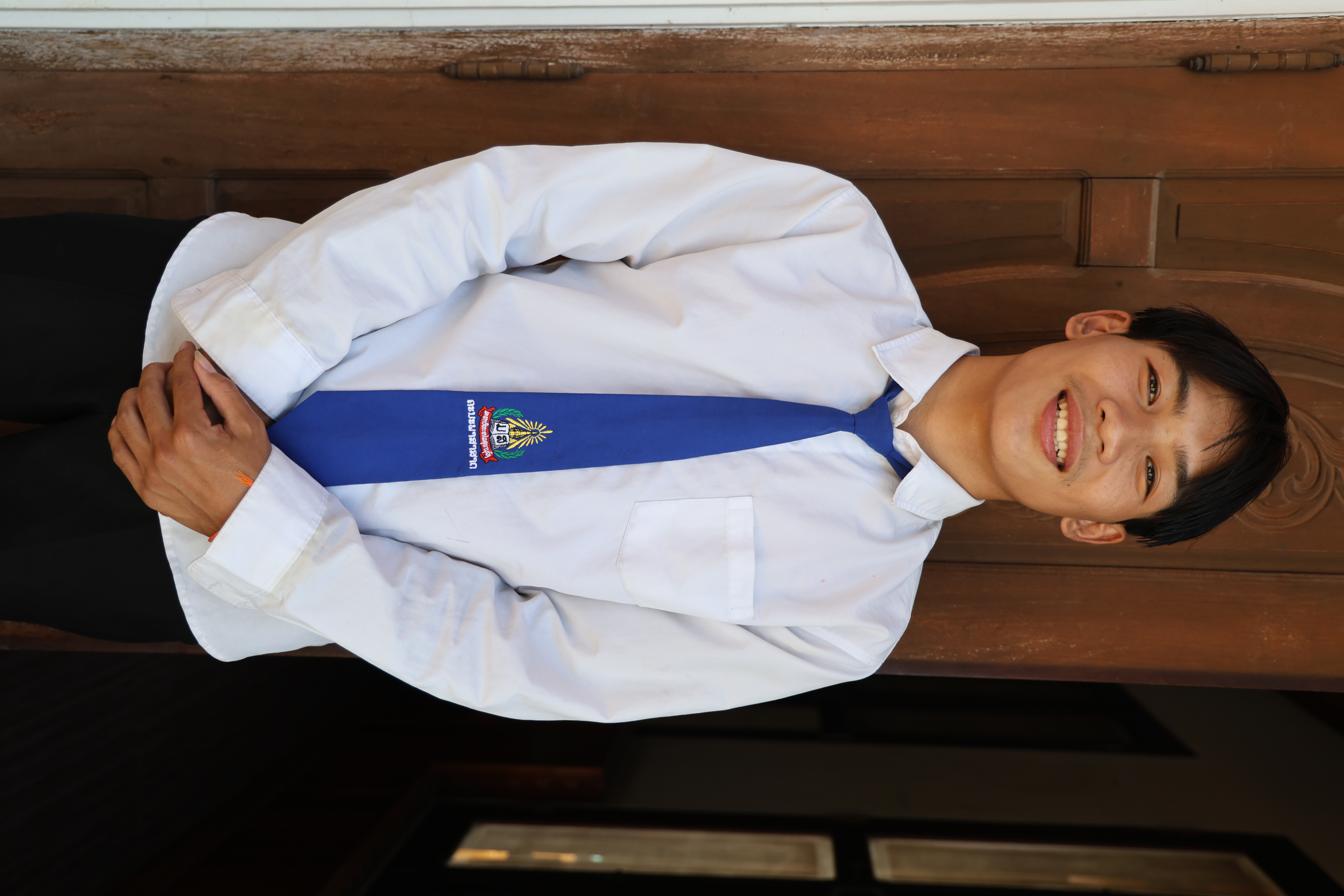 Nickko en uniforme de l’université