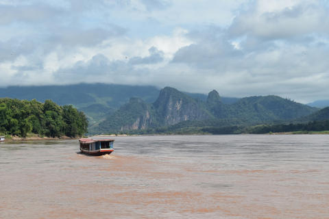 Bateau sur le Mékong, au Laos